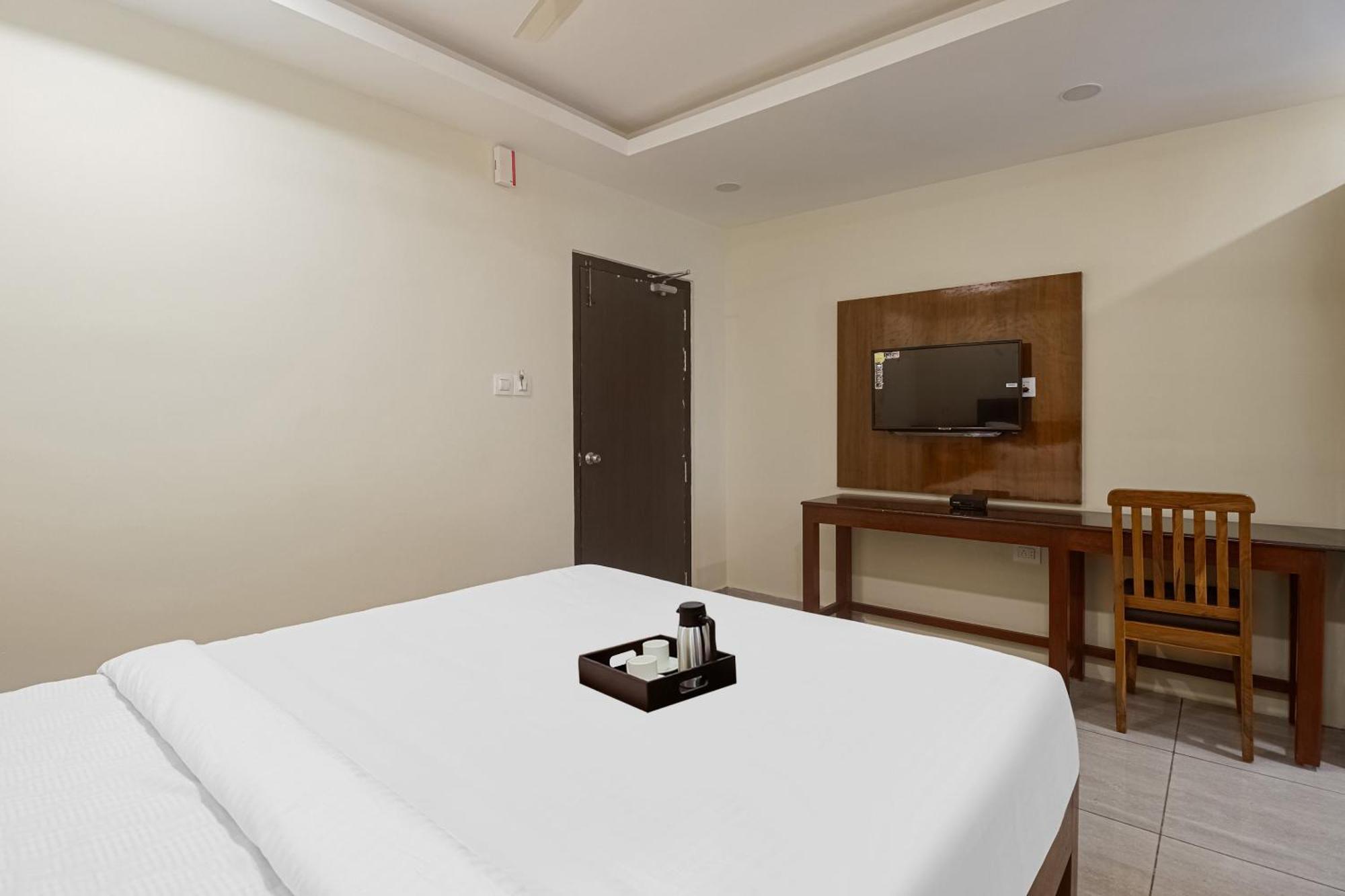Townhouse Dj Grand Hotel Tirupati Exterior foto