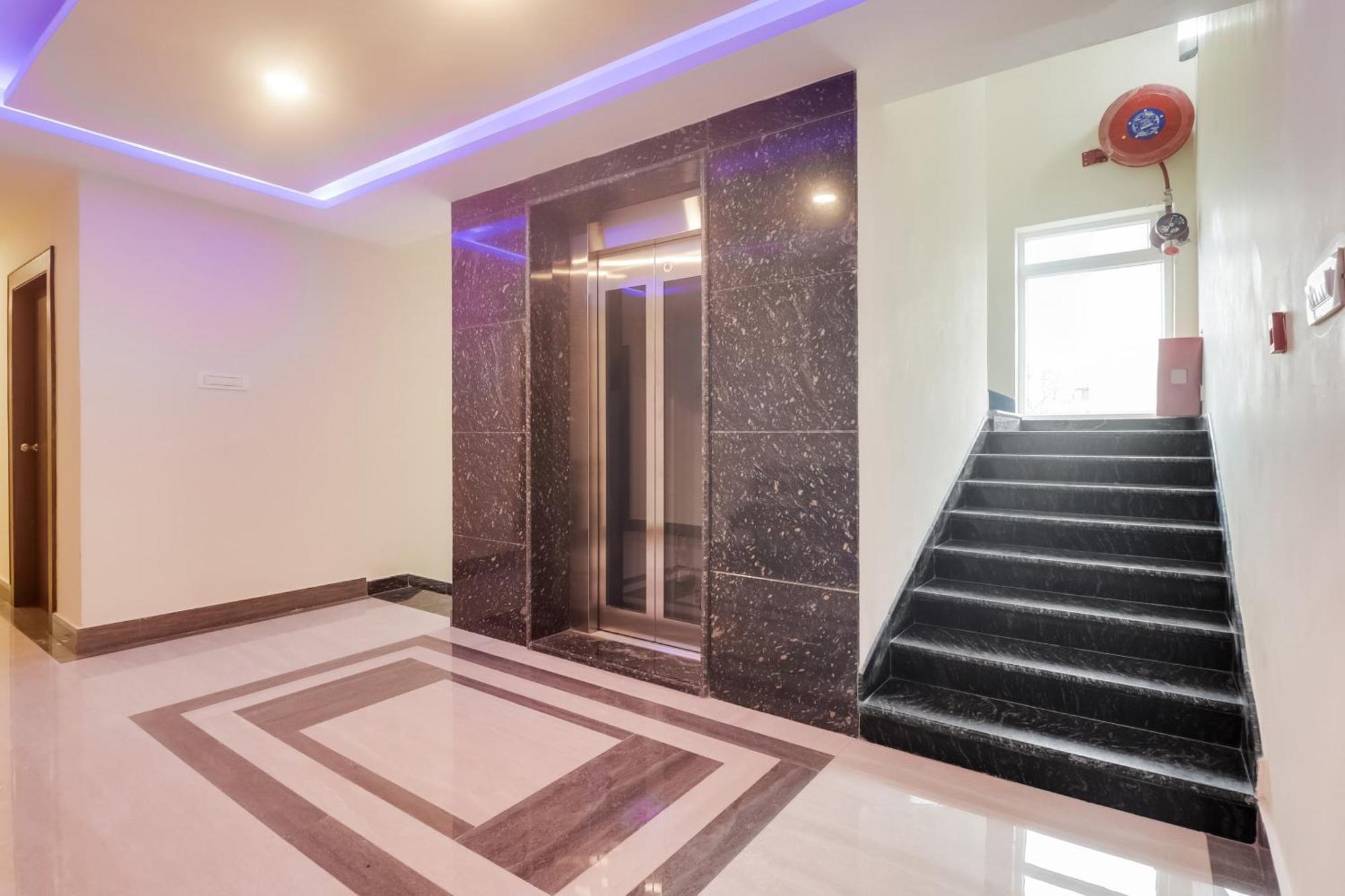 Townhouse Dj Grand Hotel Tirupati Exterior foto