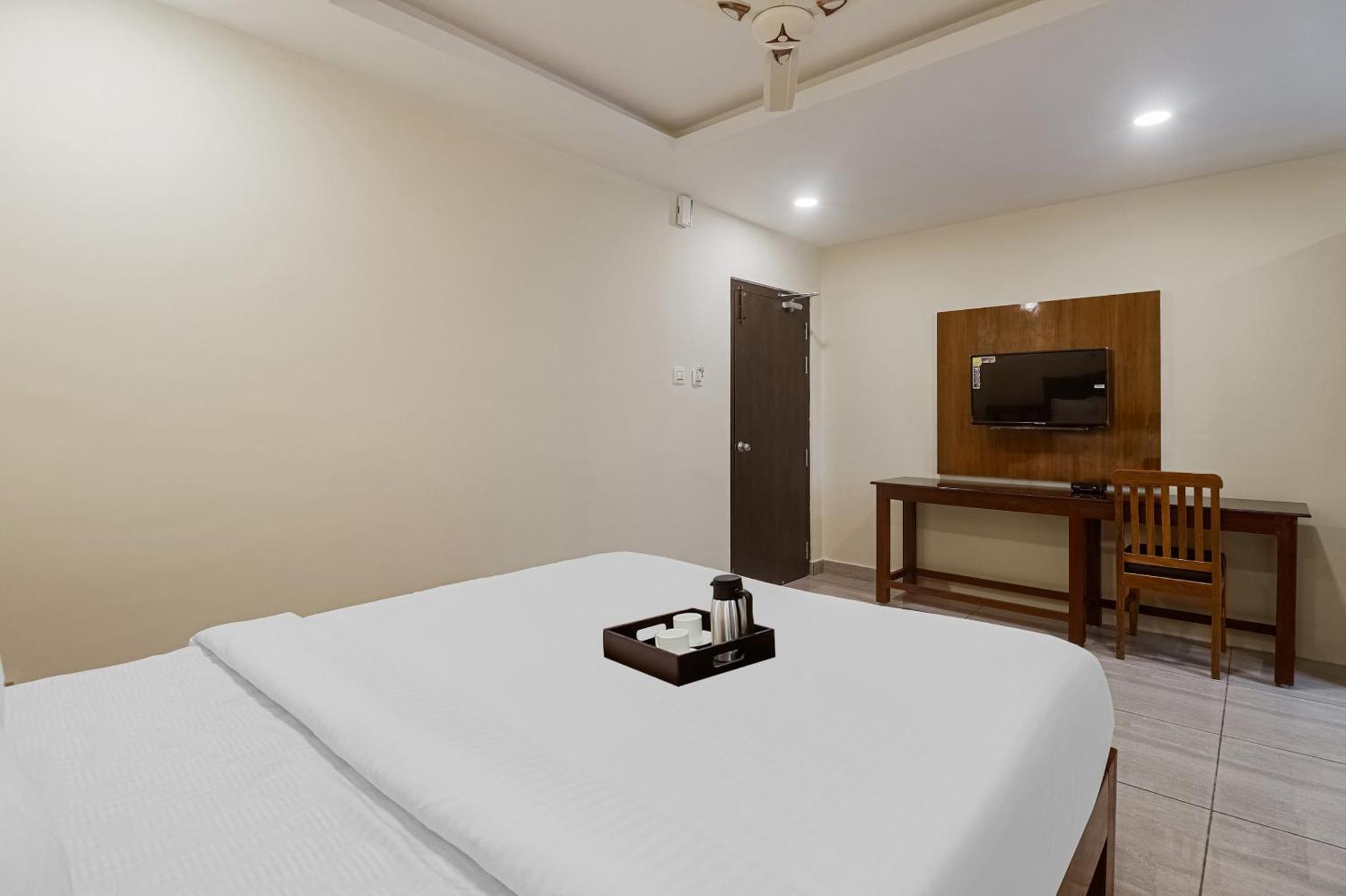 Townhouse Dj Grand Hotel Tirupati Exterior foto