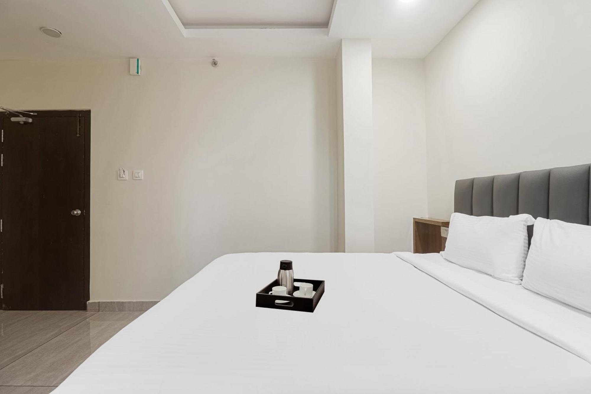 Townhouse Dj Grand Hotel Tirupati Exterior foto