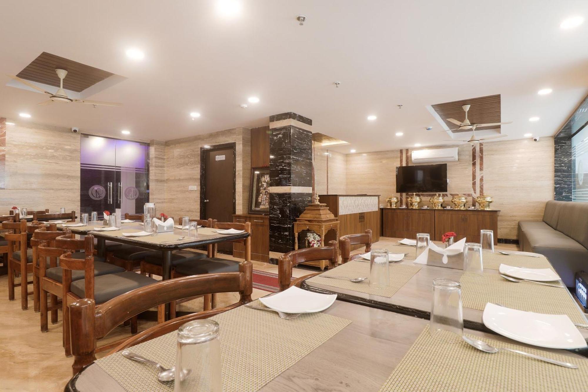 Townhouse Dj Grand Hotel Tirupati Exterior foto