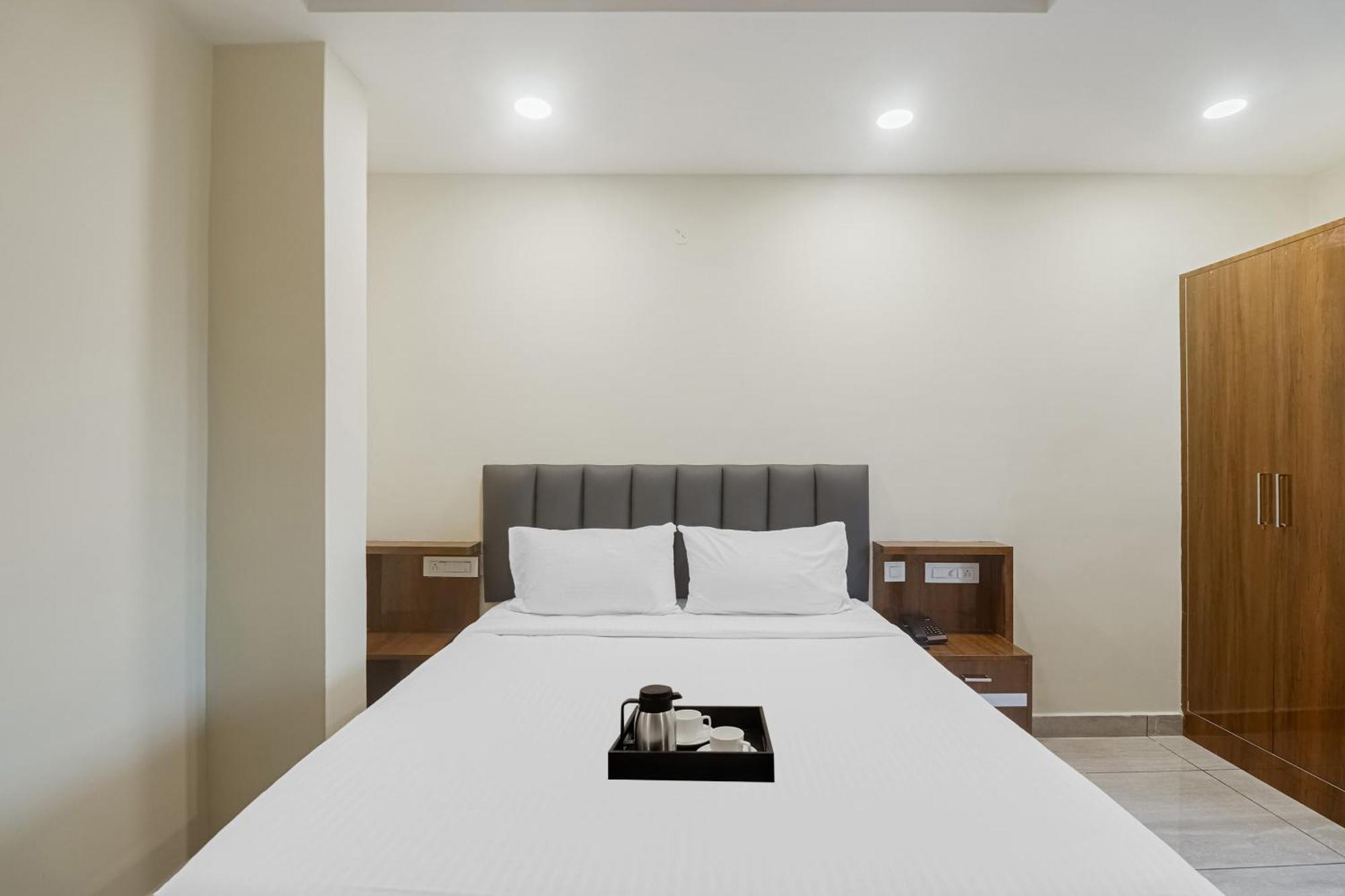 Townhouse Dj Grand Hotel Tirupati Exterior foto