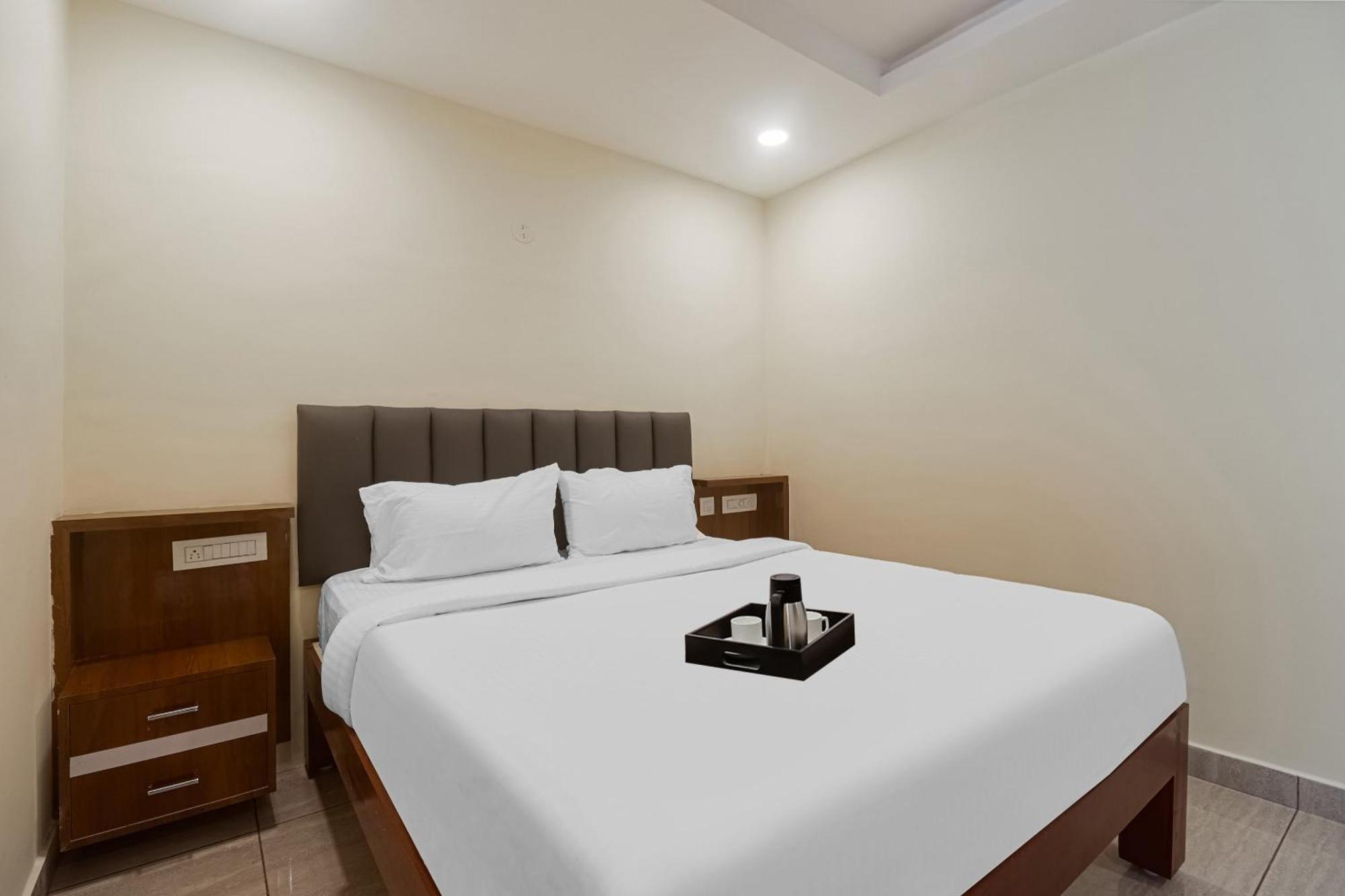 Townhouse Dj Grand Hotel Tirupati Exterior foto